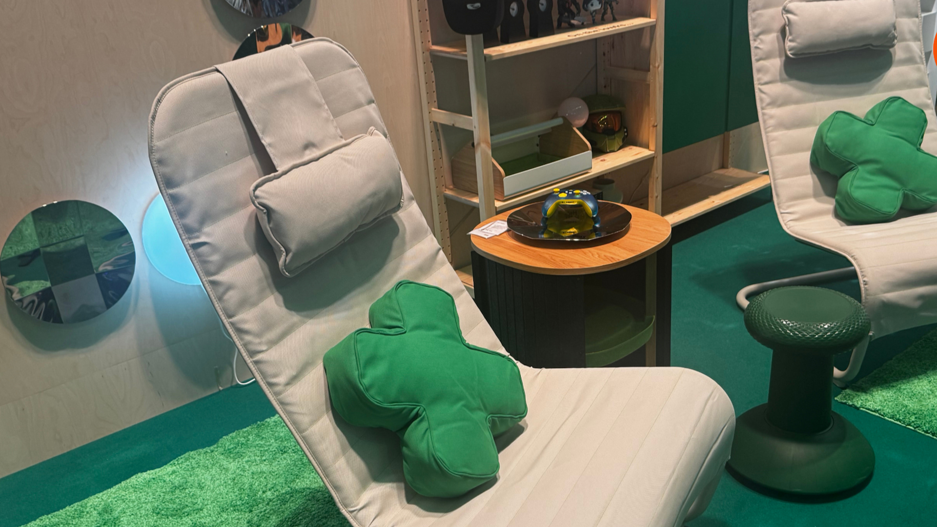 Коллаборация IKEA и Xbox: табурет в виде подвижного стика и подушка D‑Pad — не просто дань моде